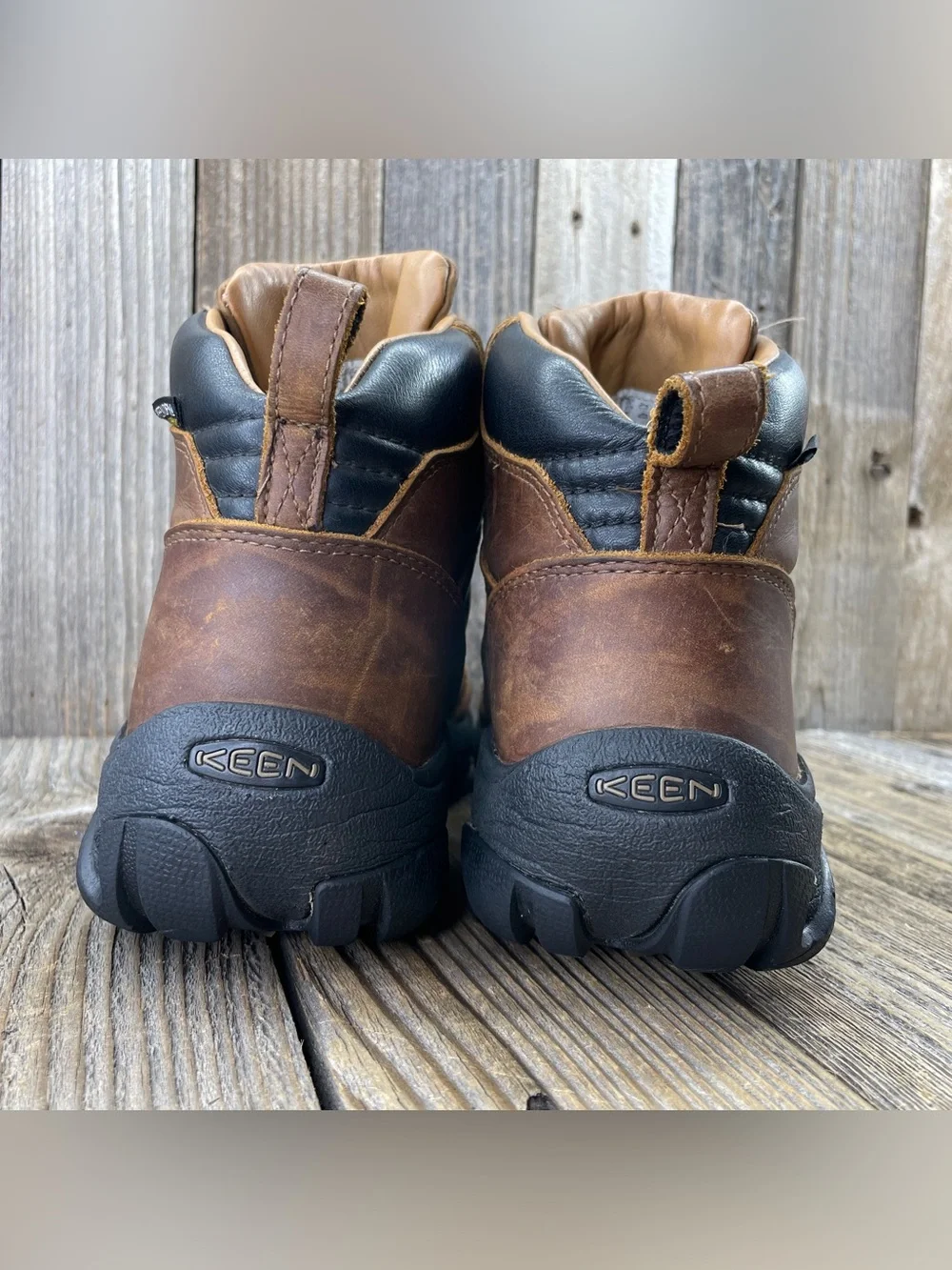 KEEN Mens Pyrenees Mid Waterproof Hiking Boots Size 9.5 Brown Leather 1002435